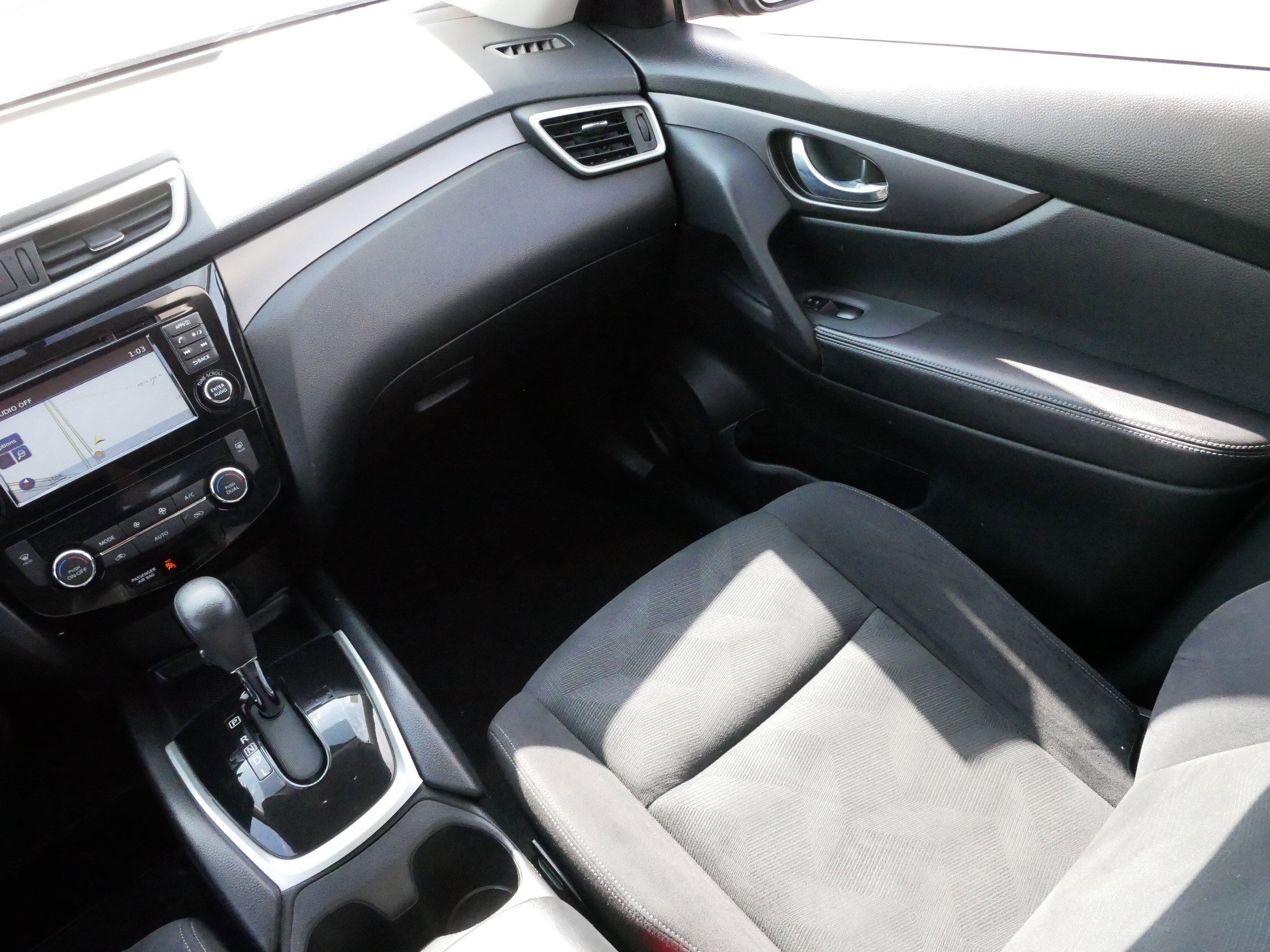 2016 Nissan Rogue SV photo 11