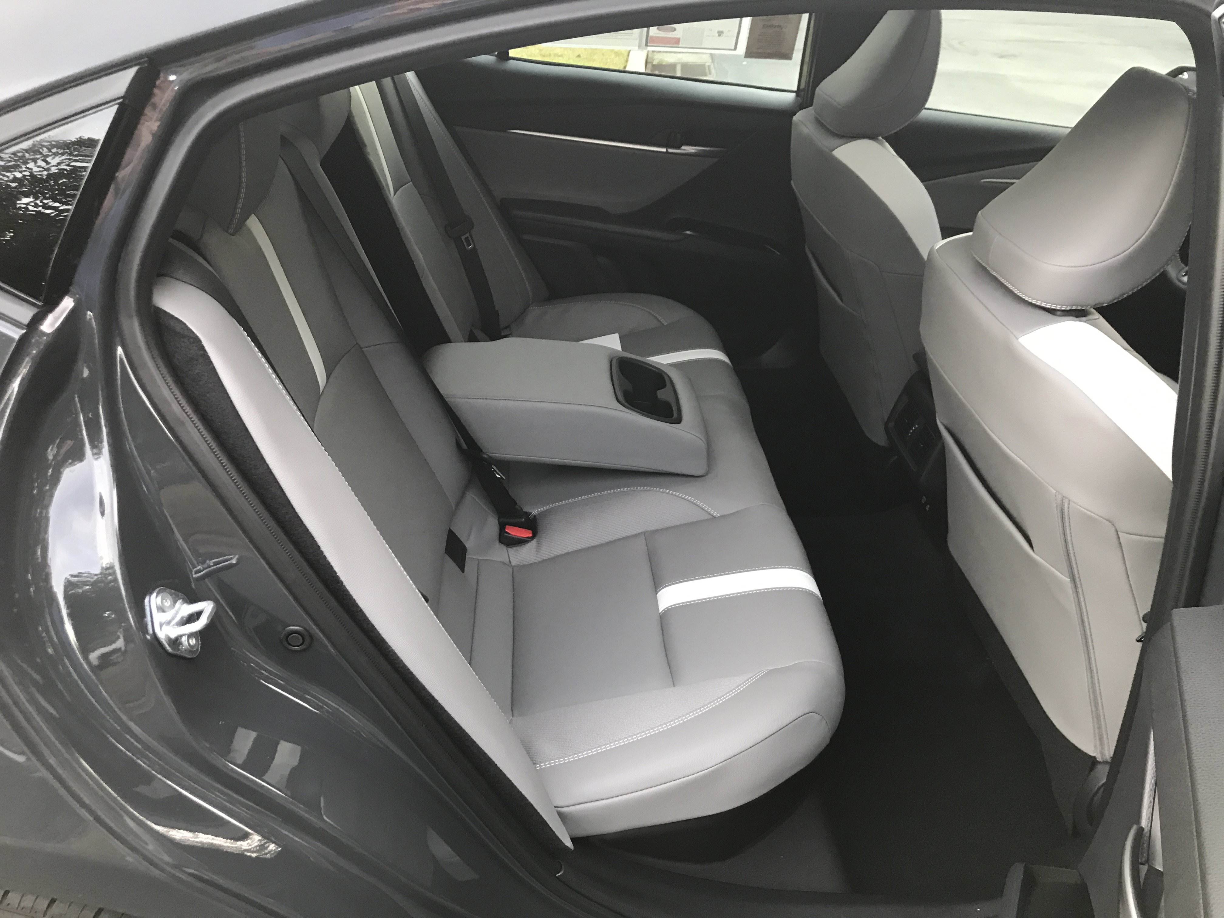 2025 Toyota Camry SE photo 5