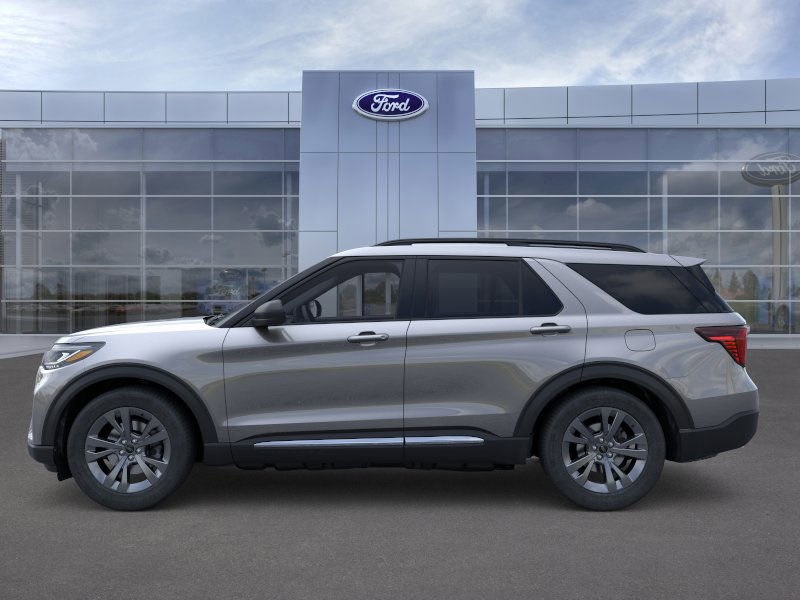 2025 Ford Explorer photo 2