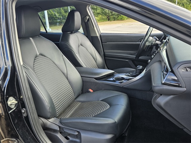 2020 Toyota Camry SE photo 15