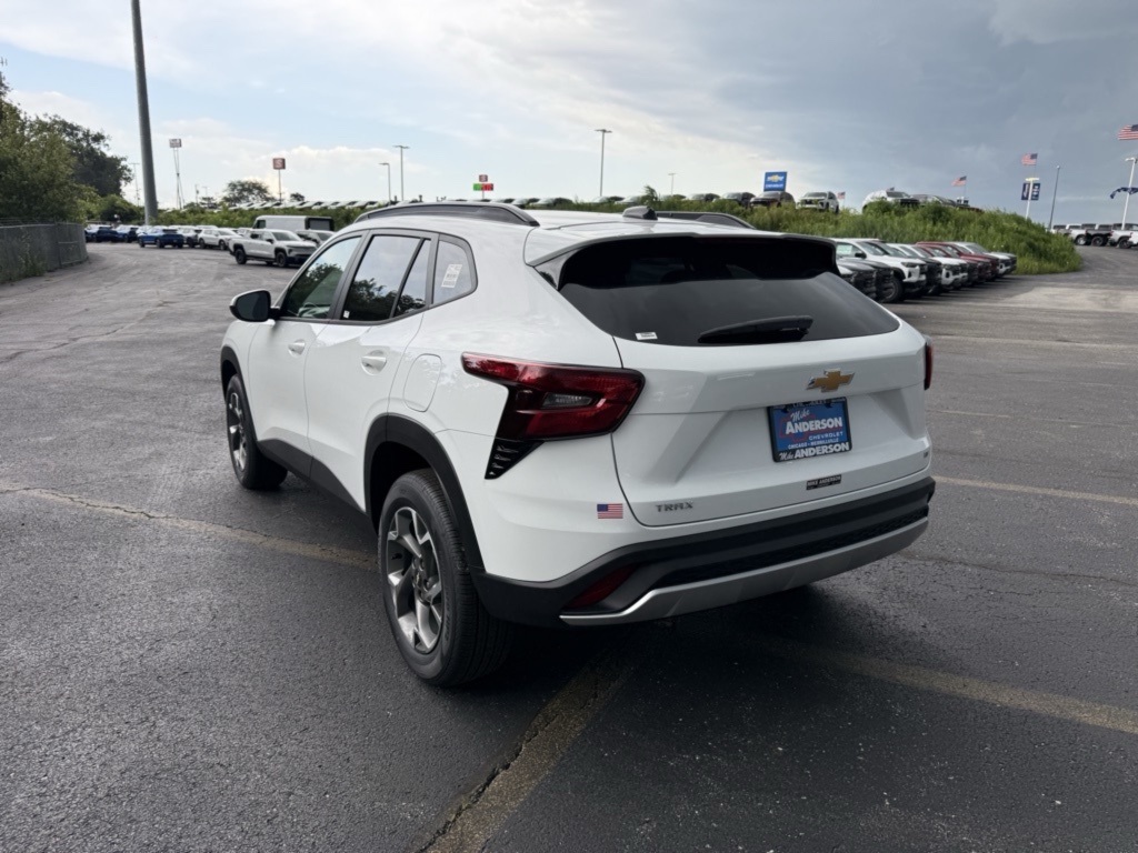 2025 Chevrolet Trax LT photo 14
