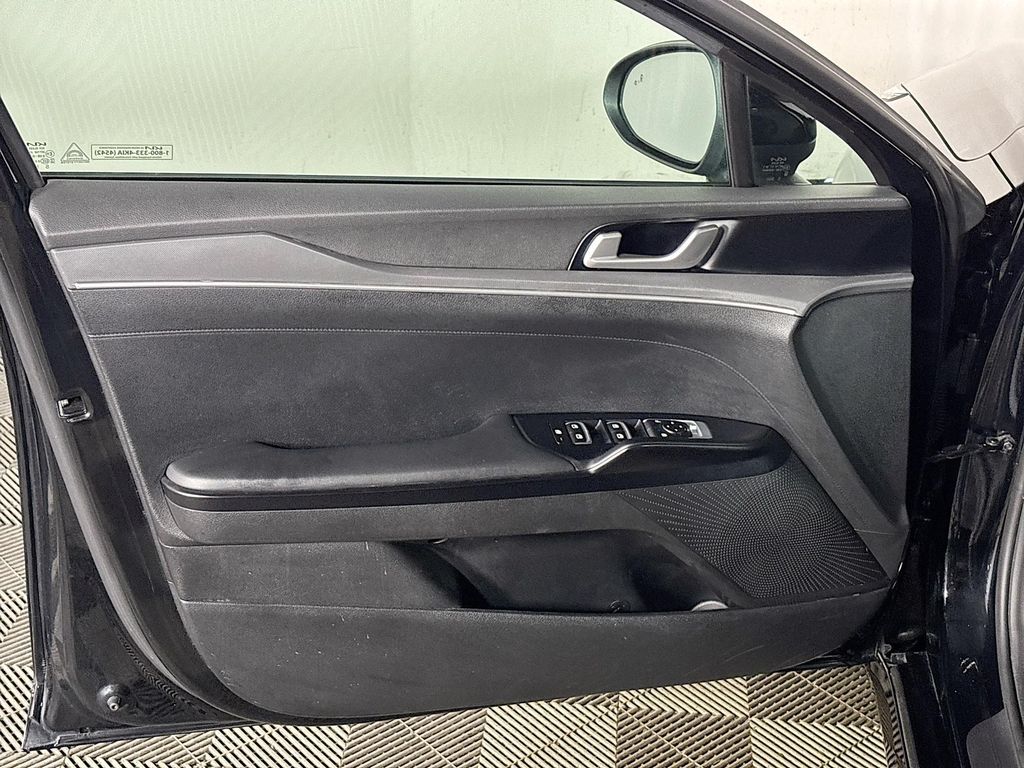 2023 Kia K5 LXS photo 9