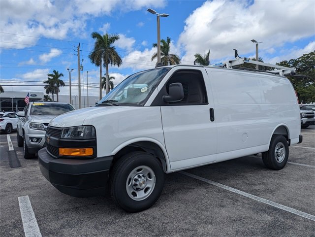 2025 Chevrolet Express Cargo 2500 photo 4