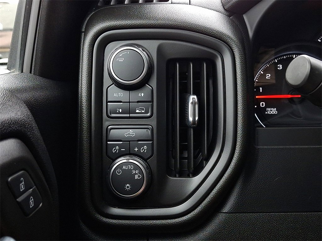 2021 Chevrolet Silverado 1500 Custom photo 26