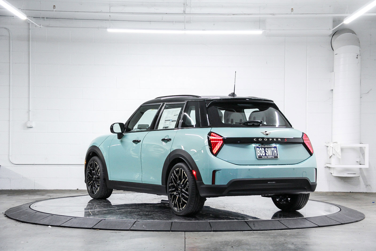 2026 Mini Cooper Hardtop S 4 Door Iconic photo 4