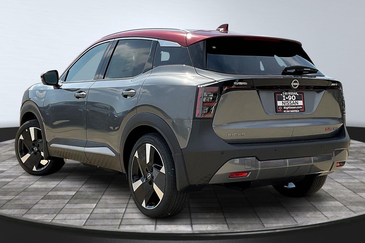 2025 Nissan Kicks SR photo 3