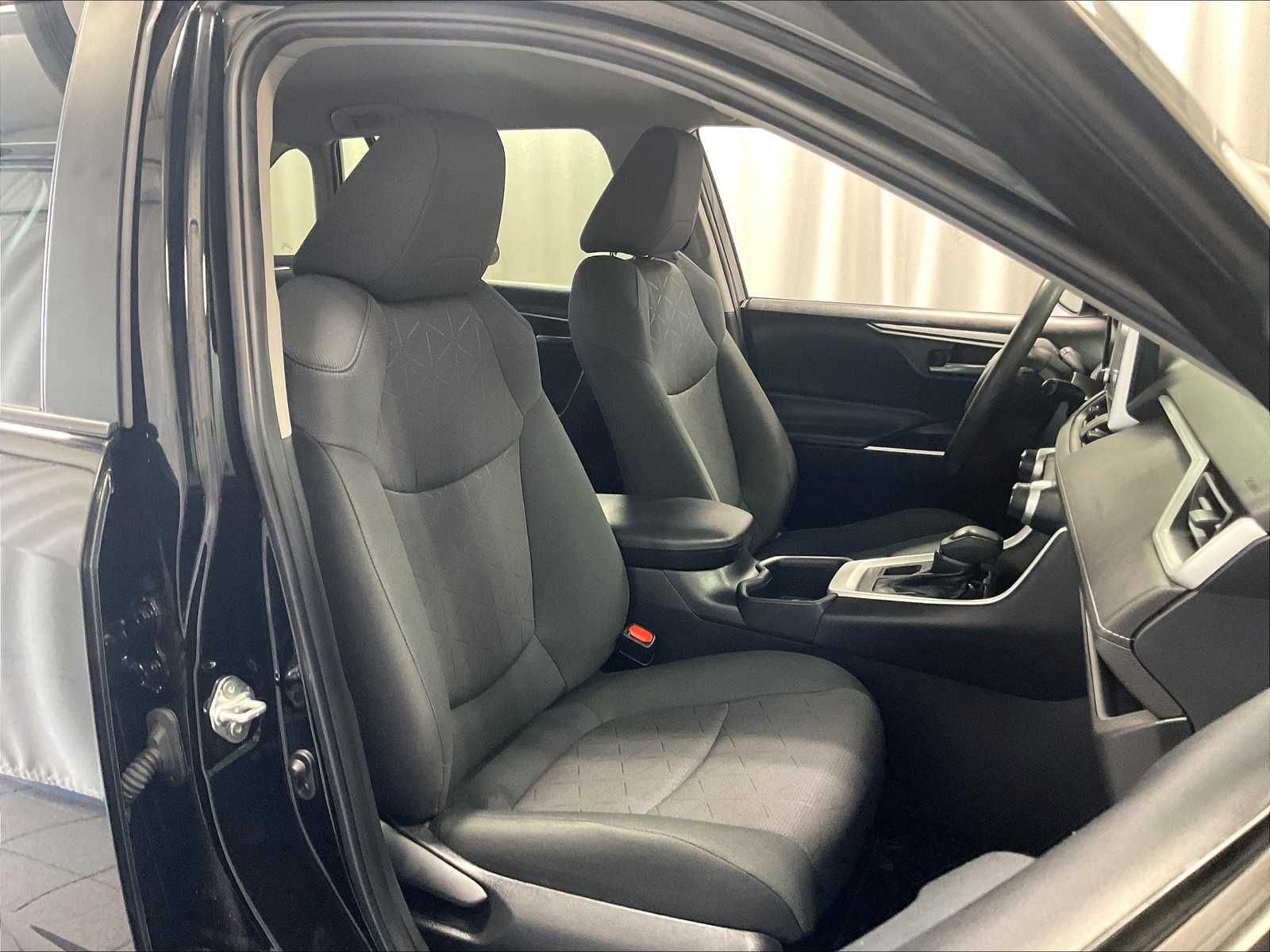 2023 Toyota RAV4 XLE photo 11