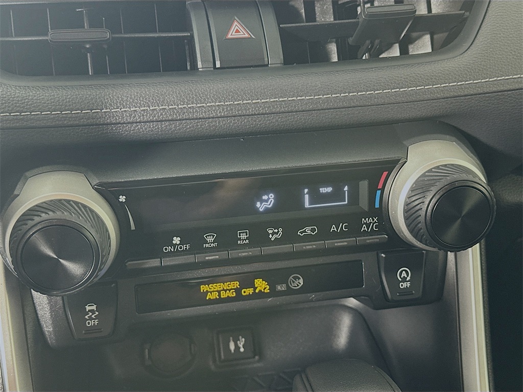 2019 Toyota RAV4 LE photo 13