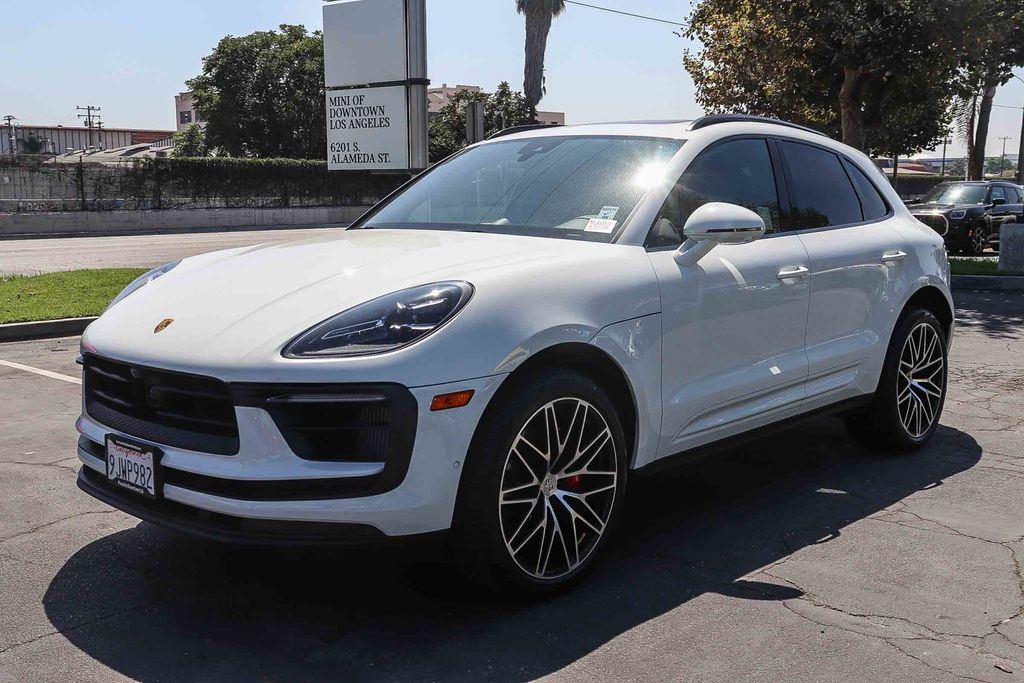 2024 Porsche Macan S photo 3