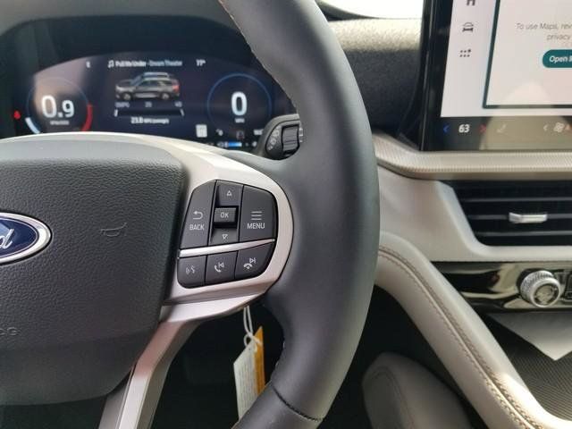 2025 Ford Explorer photo 26
