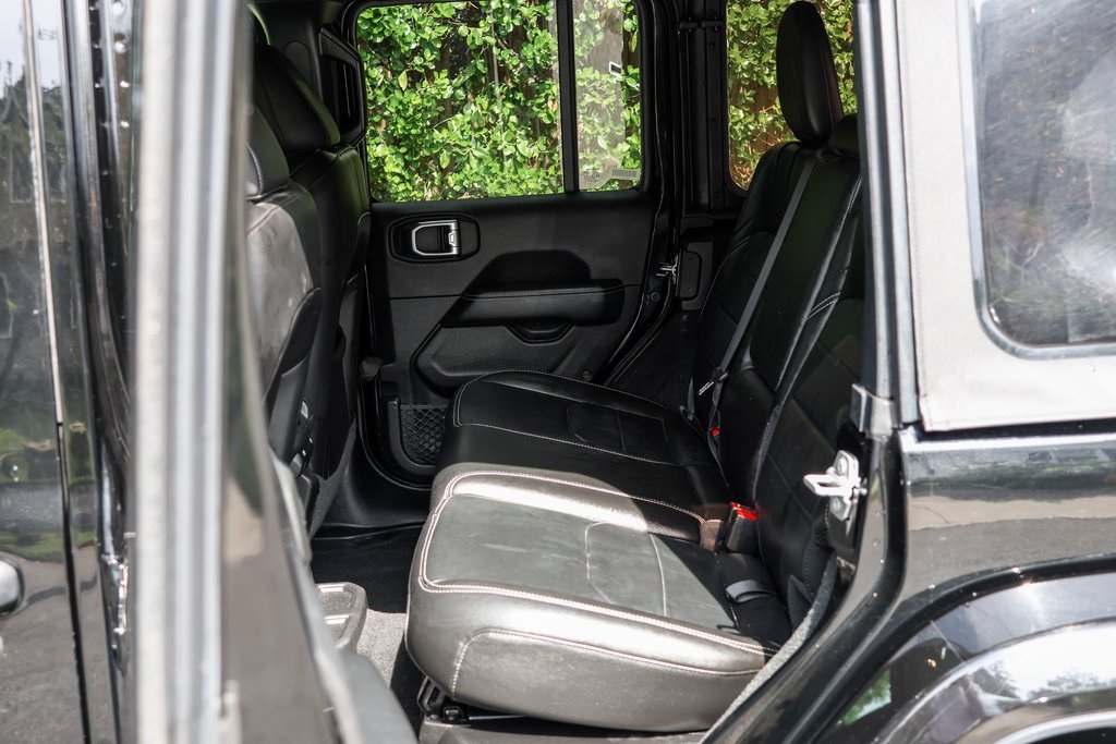 2023 Jeep Wrangler Sahara 4xe photo 28
