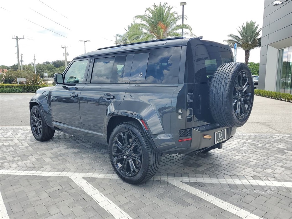 2025 Land Rover Defender 110 V8 photo 2