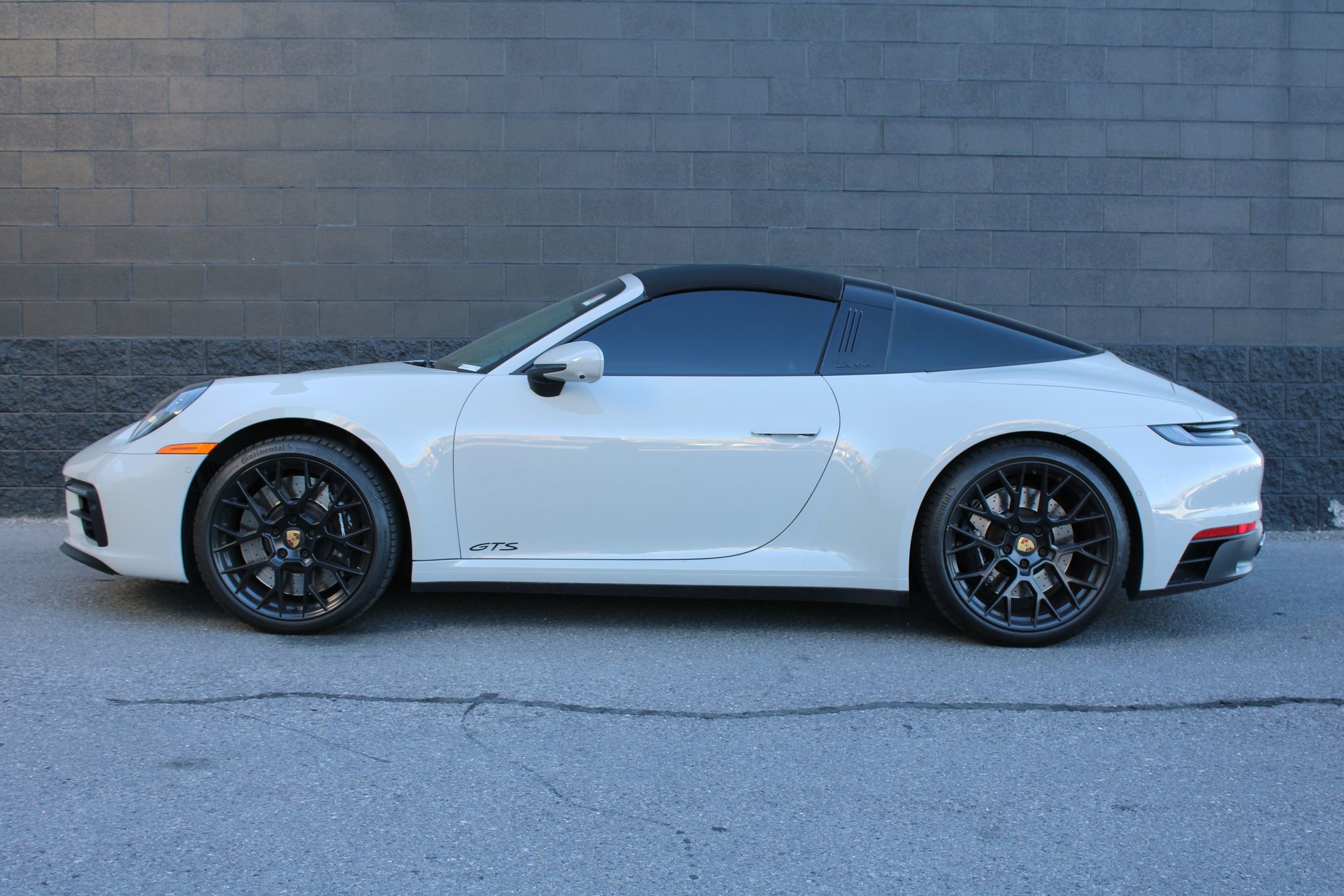 2022 Porsche 911 4 GTS photo 2