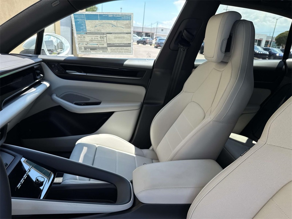 2025 Porsche Macan Electric photo 19