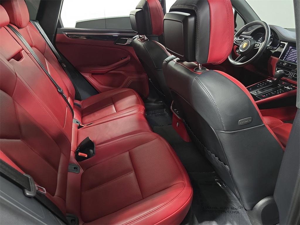 2023 Porsche Macan T photo 24