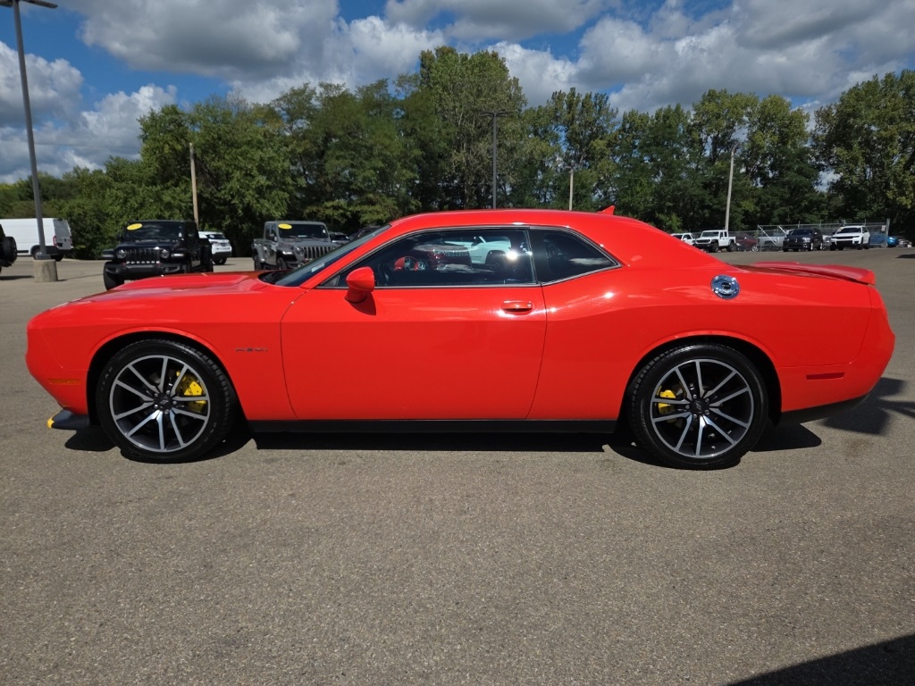2022 Dodge Challenger R/T photo 4