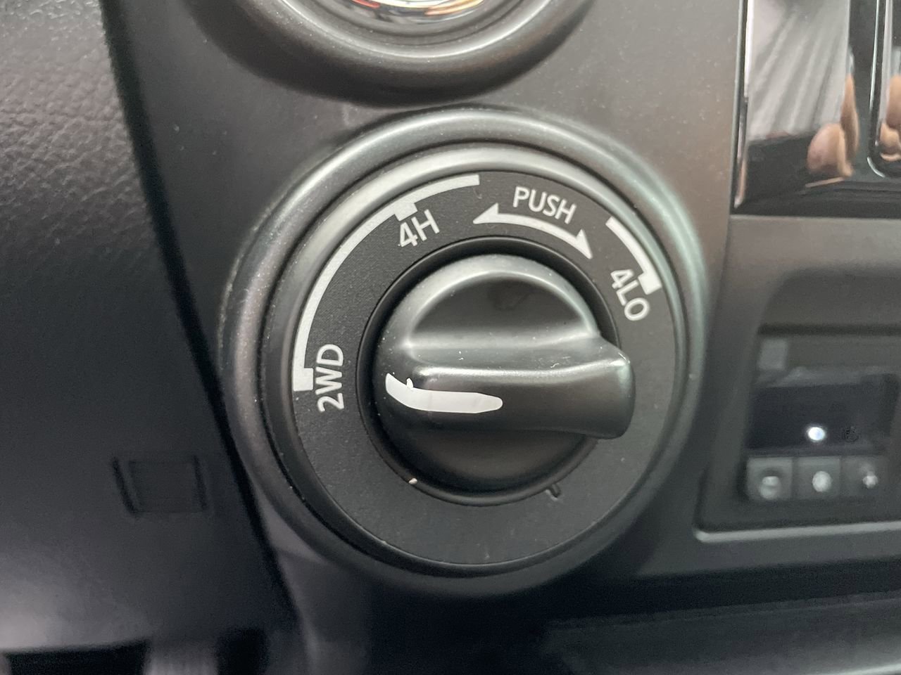 2020 Nissan Titan PRO-4X Crew Cab photo 24
