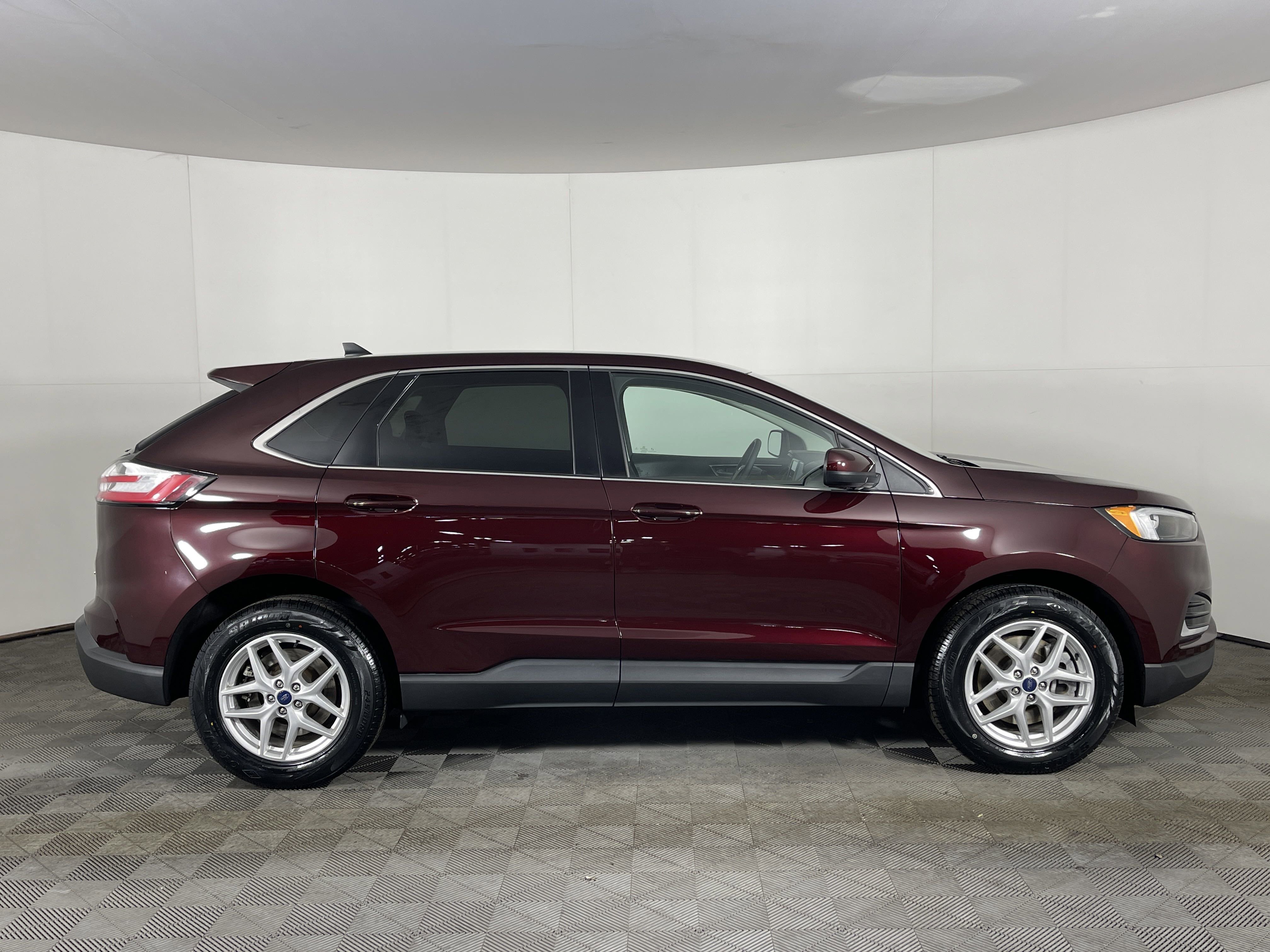 2022 Ford Edge SEL photo 3