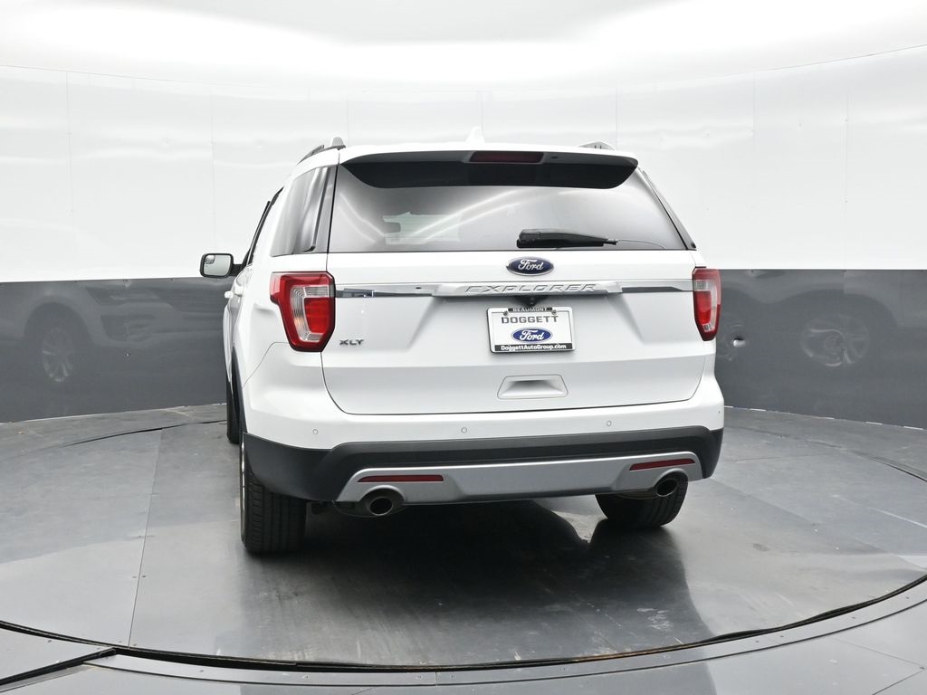 2017 Ford Explorer XLT photo 4