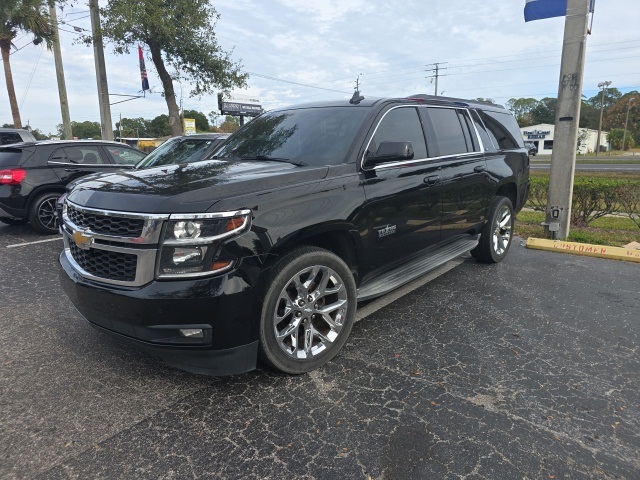 2016 Chevrolet Suburban LT photo 2