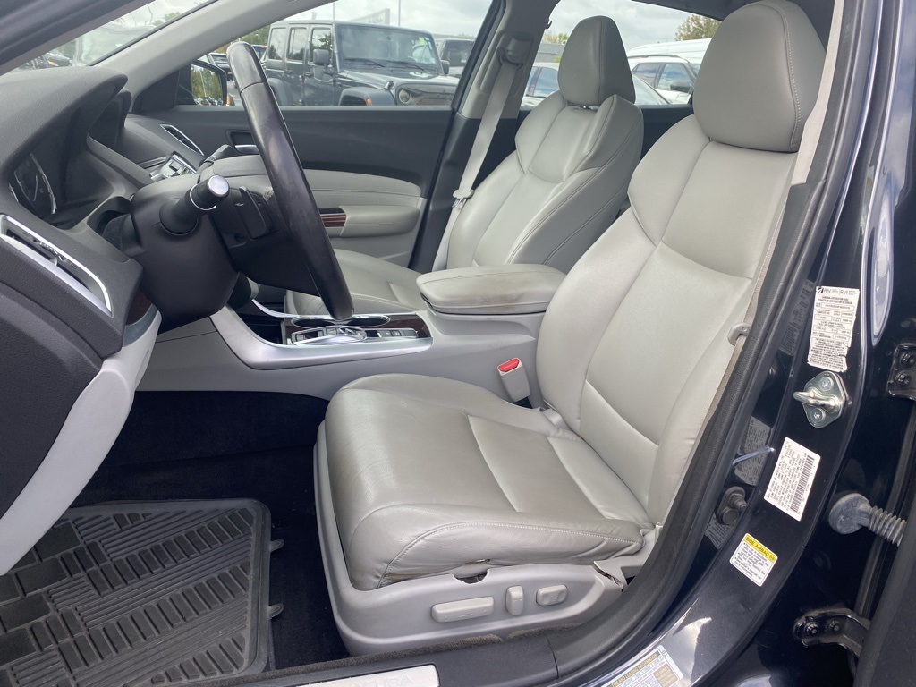 2015 Acura TLX photo 2