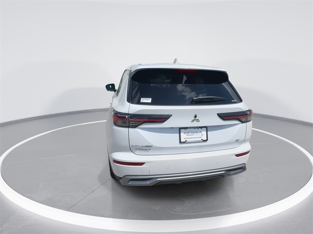 2025 Mitsubishi Outlander SE photo 7