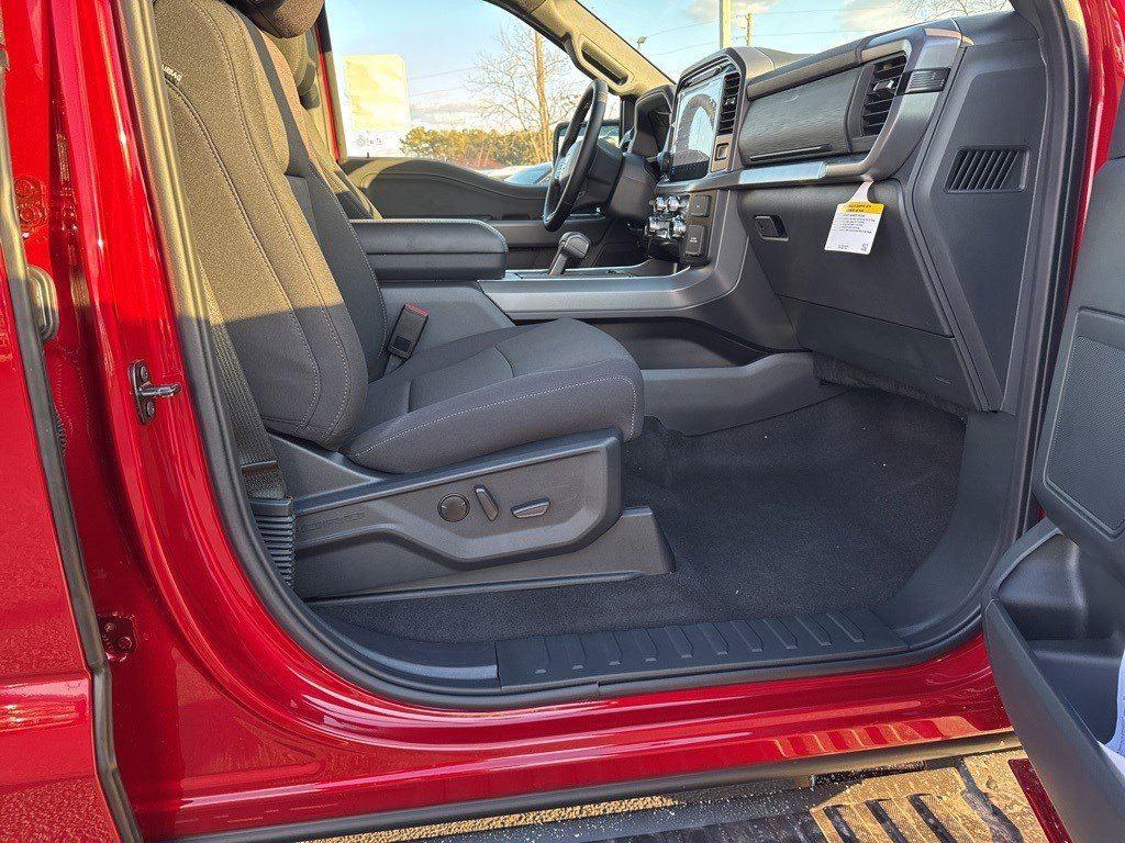 2025 Ford F-150 XLT photo 11