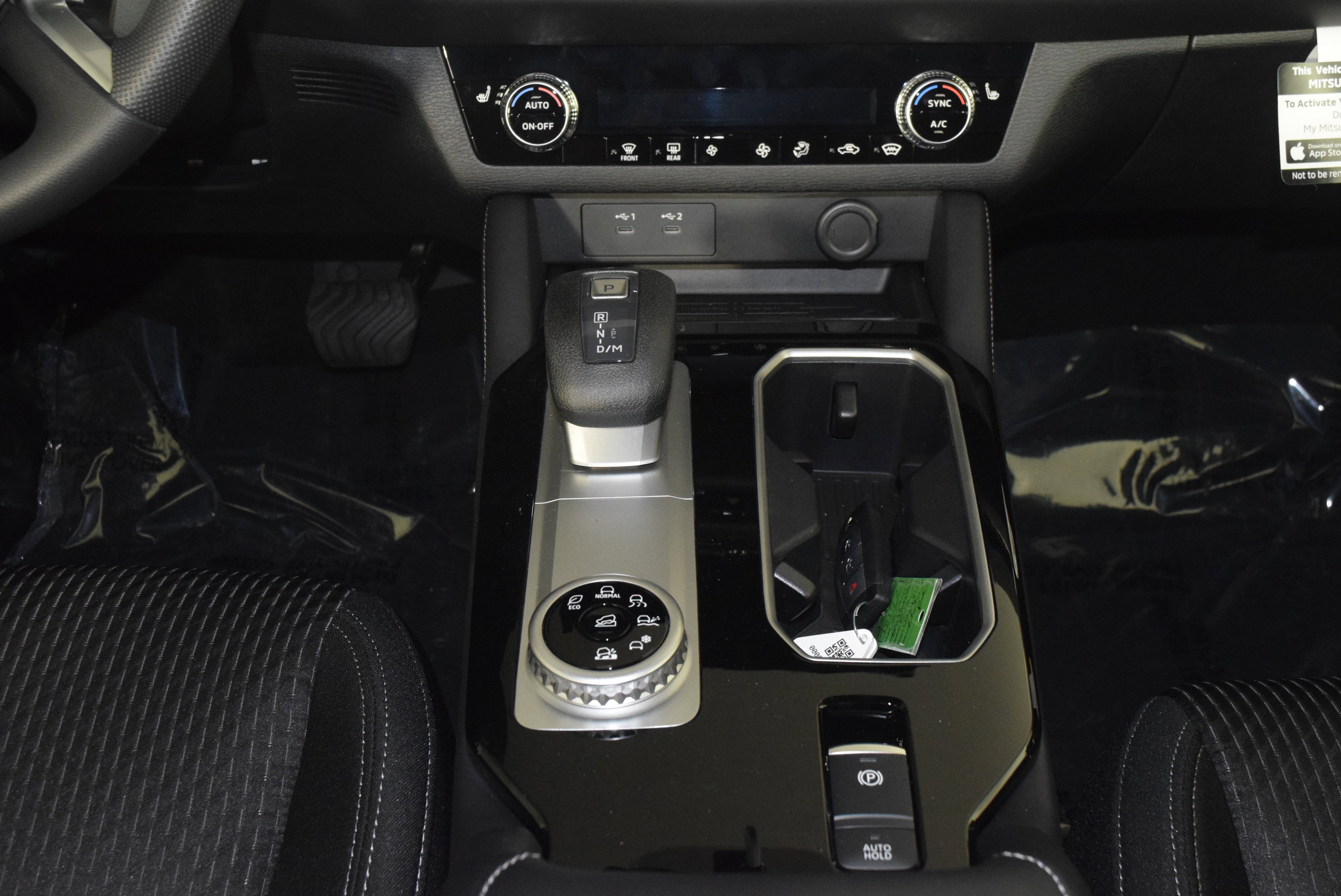 2025 Mitsubishi Outlander ES photo 13