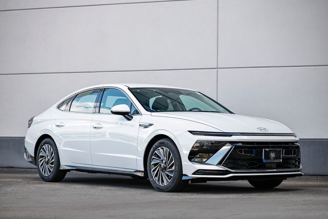 2025 Hyundai Sonata Hybrid SEL's photo
