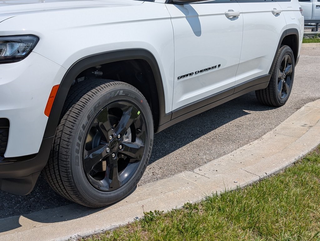 2025 Jeep Grand Cherokee Altitude X photo 2