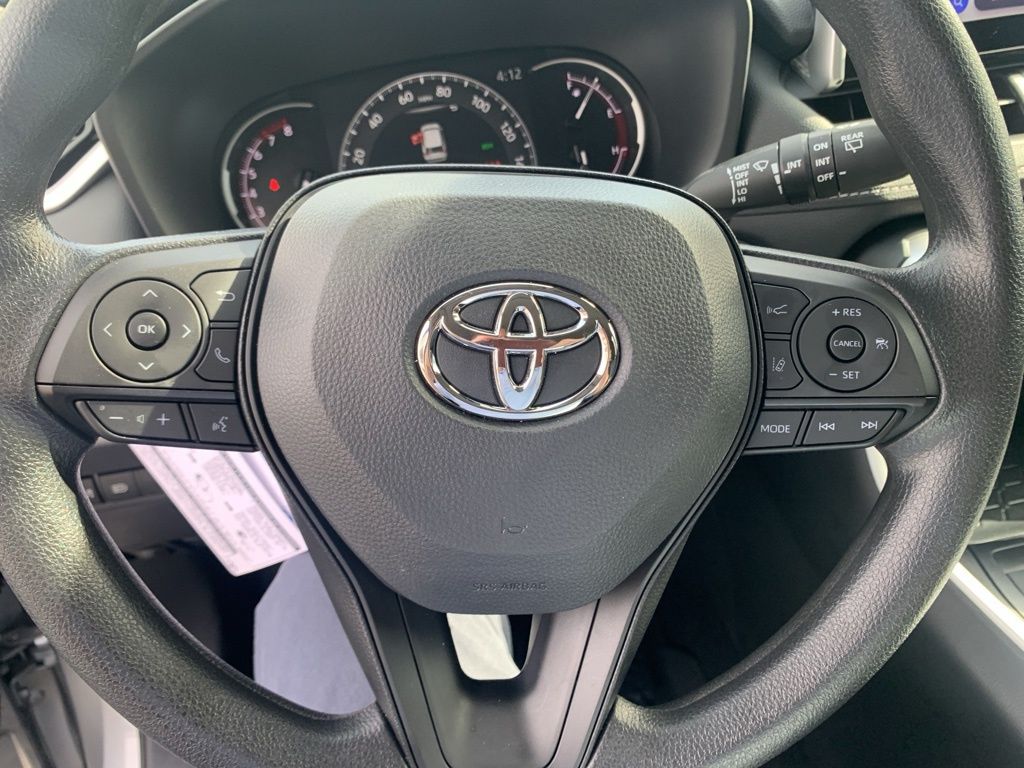 2025 Toyota RAV4 XLE photo 15