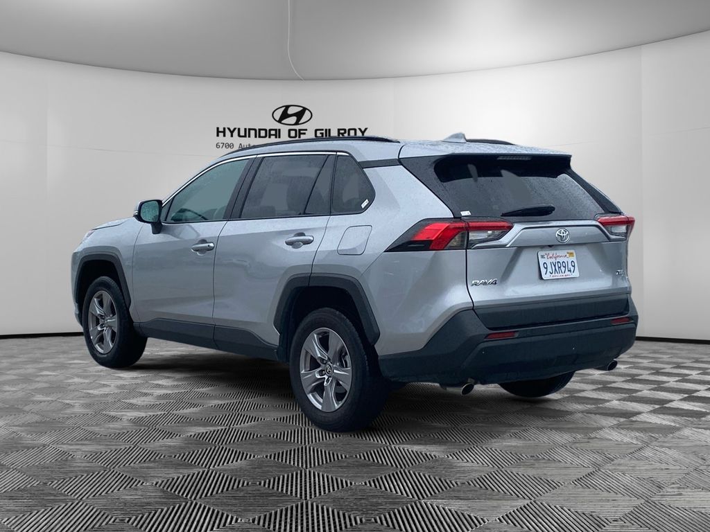 2024 Toyota RAV4 XLE photo 6