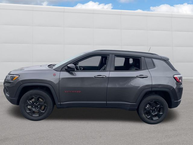 2024 Jeep Compass Trailhawk photo 2