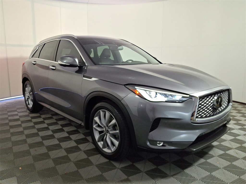 2022 Infiniti QX50 Essential photo 3