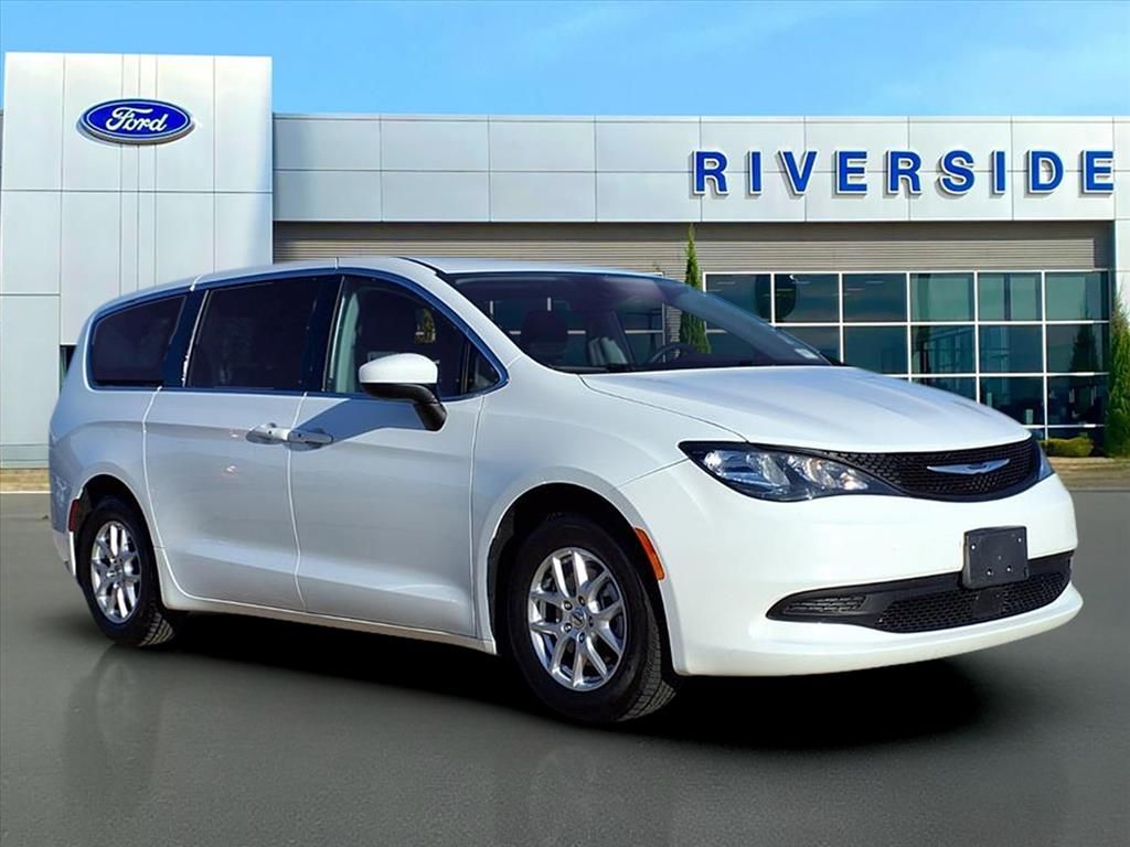 Pre-Owned 2023 Chrysler Voyager LX's photo