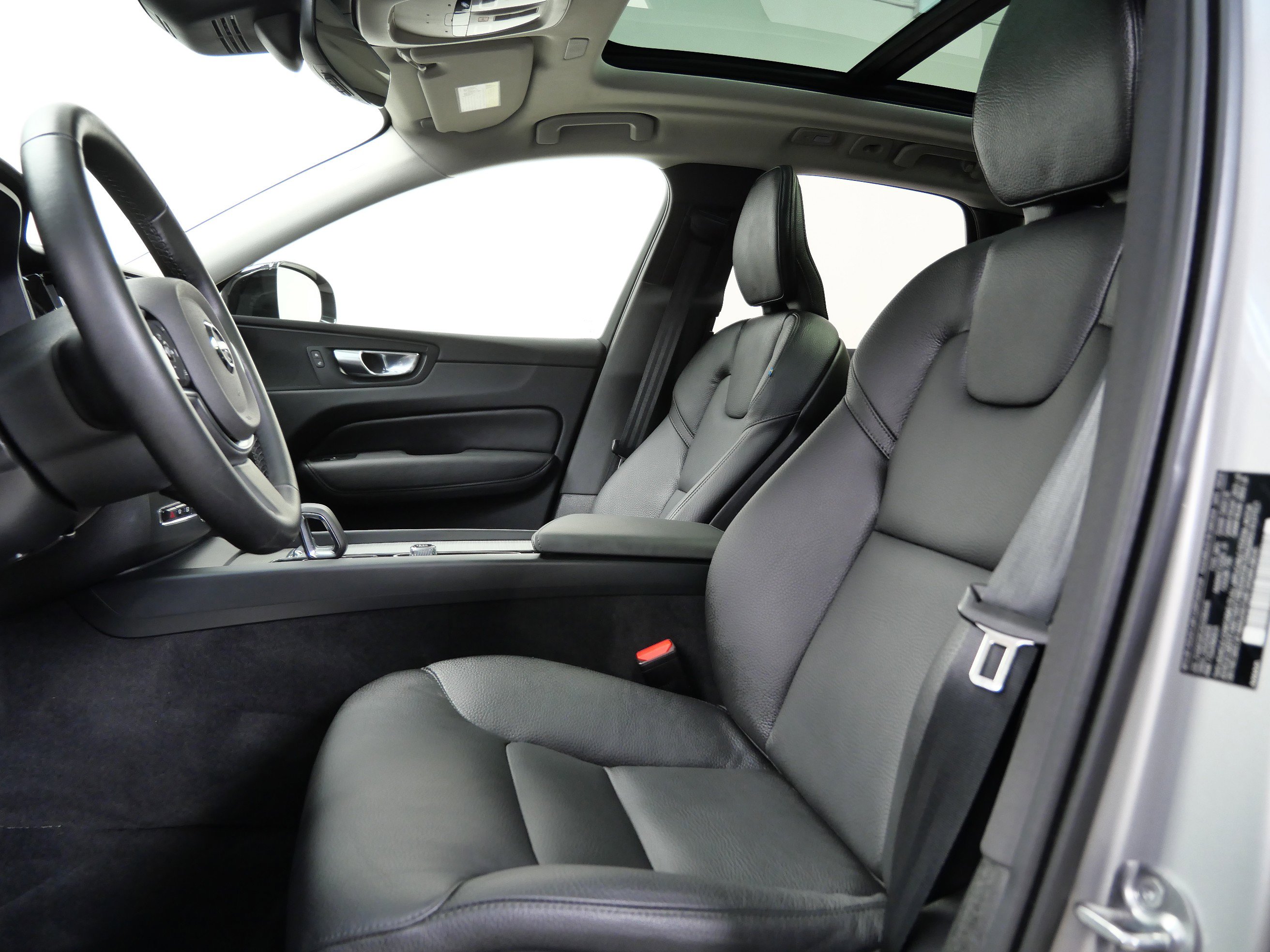 2025 Volvo XC60 Plus photo 15