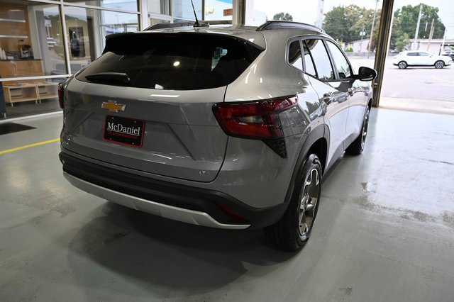 2025 Chevrolet Trax LT photo 5