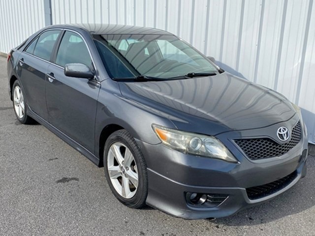 2011 Toyota Camry SE photo 2