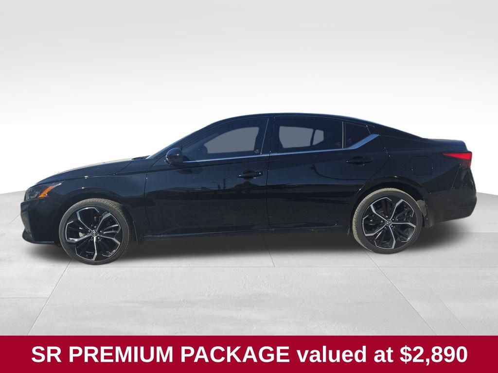 2025 Nissan Altima 2.5 SR photo 2