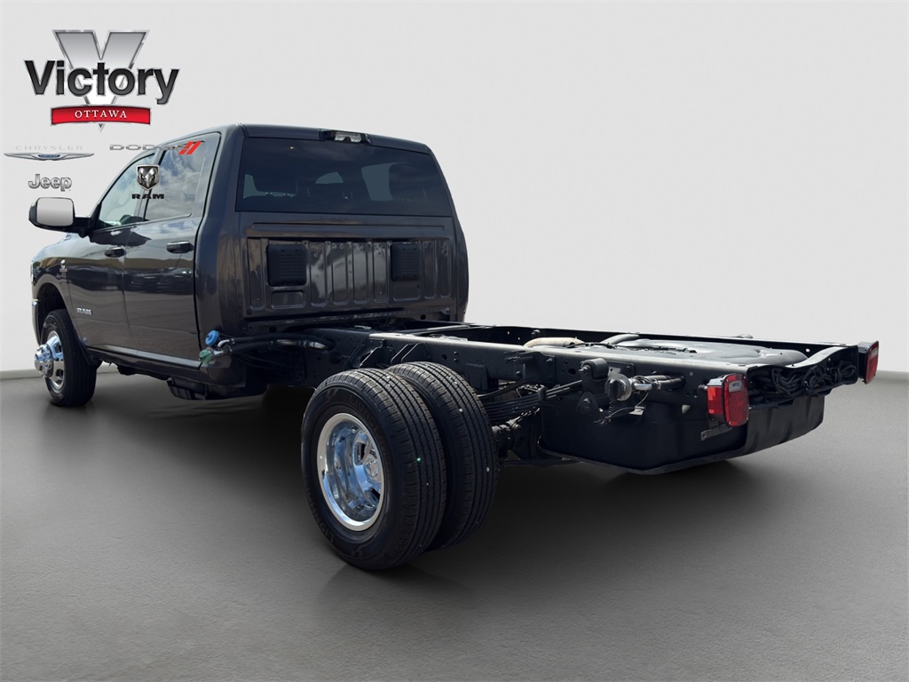 2022 Ram 3500 Tradesman photo 4