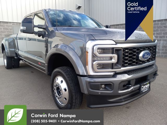 2026 Ford F-450 Super Duty Platinum's photo