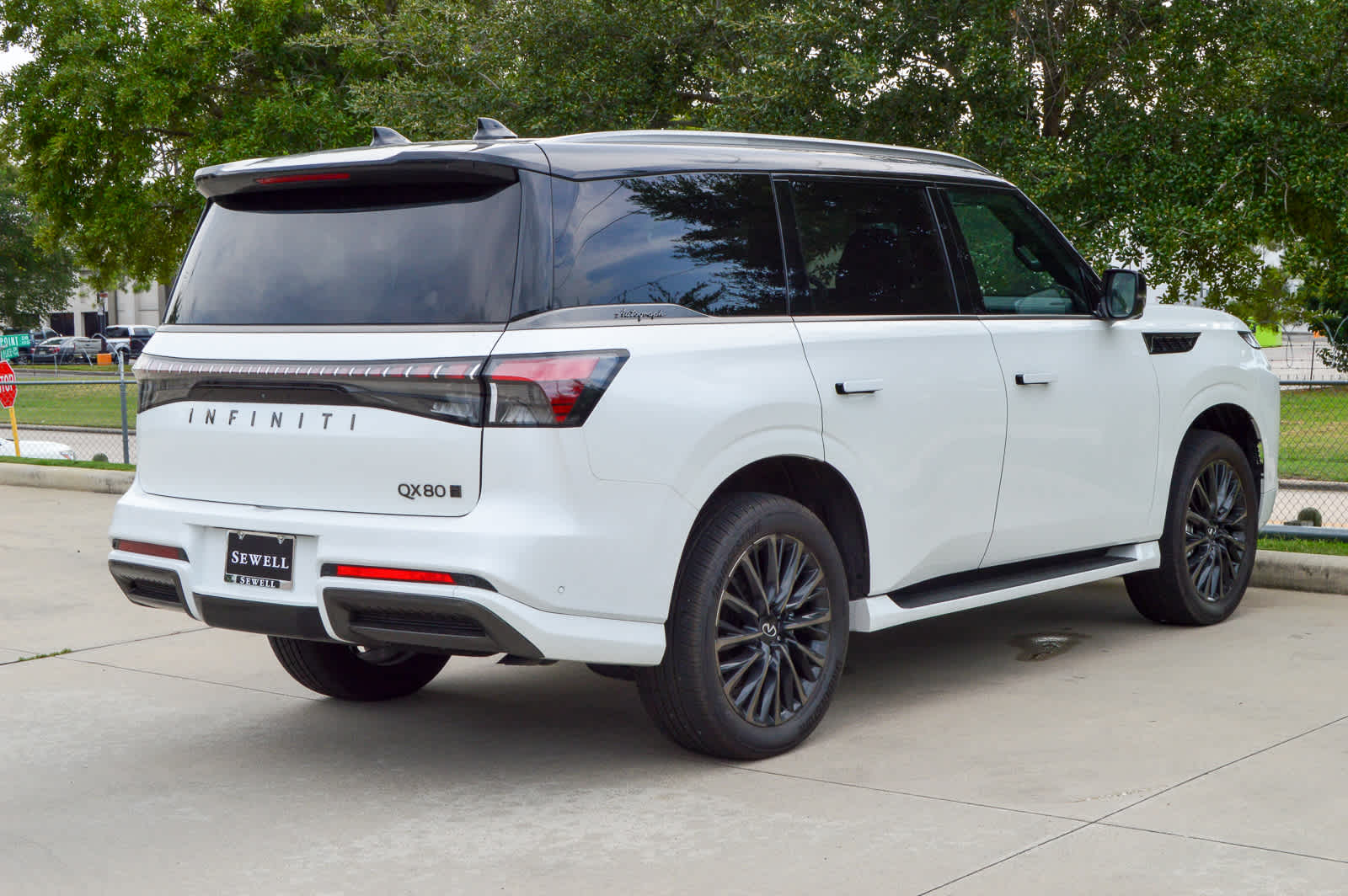 2025 Infiniti QX80 photo 3