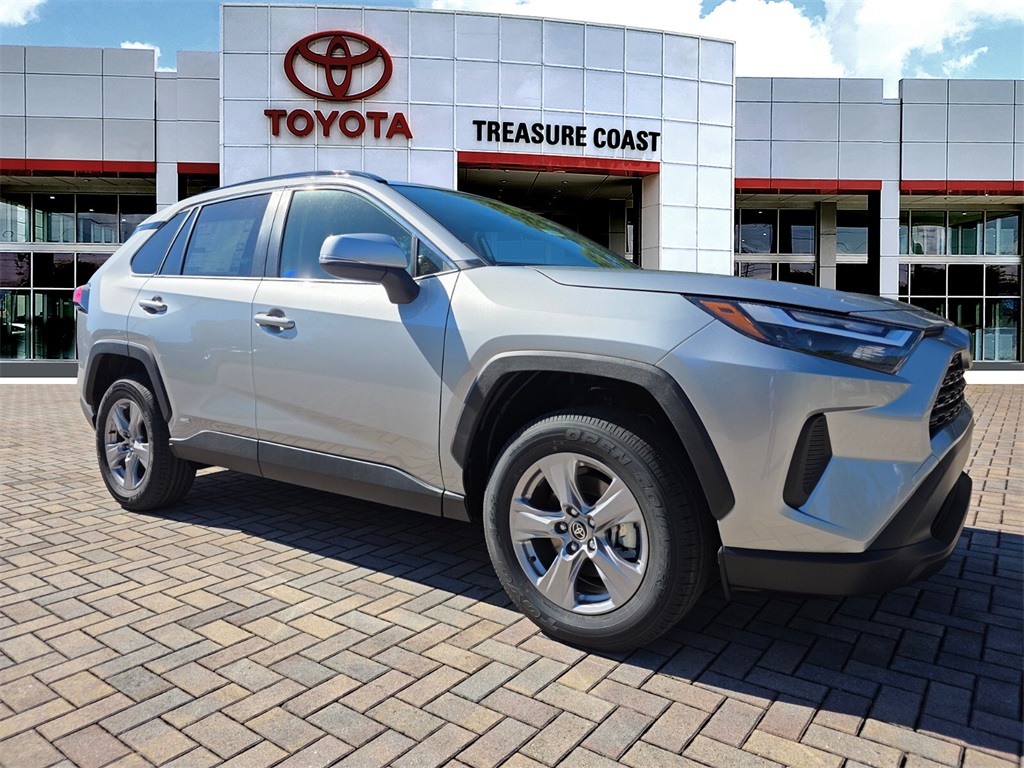 2025 Toyota RAV4 XLE's photo