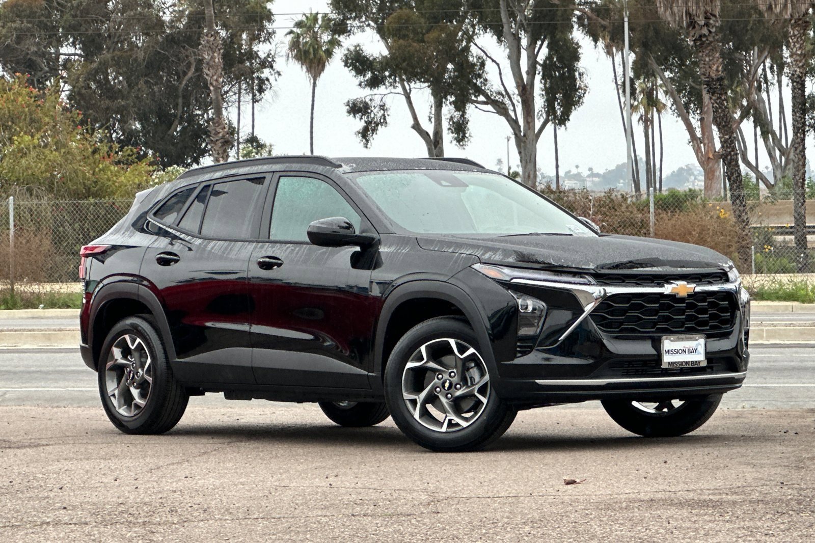 2025 Chevrolet Trax LT photo 2