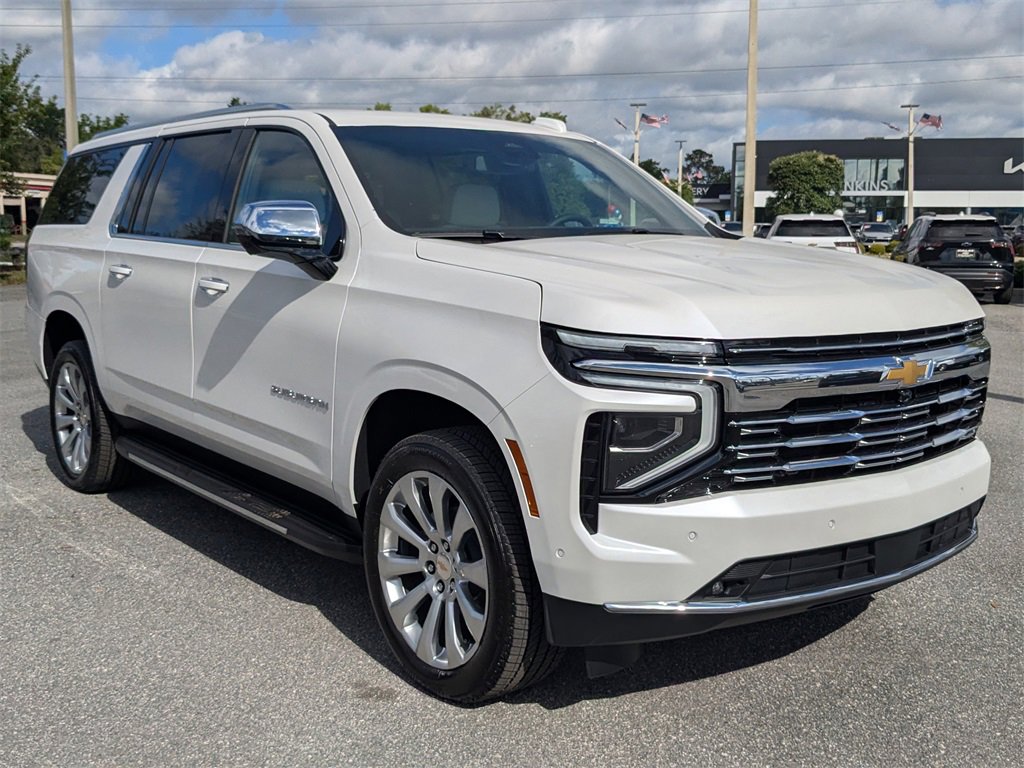2025 Chevrolet Suburban Premier photo 2