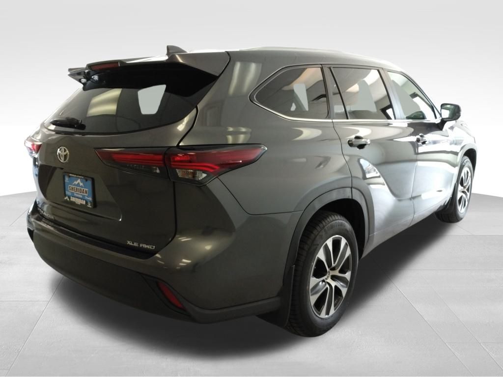 2024 Toyota Highlander XLE photo 5