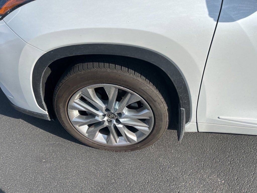 2022 Toyota Highlander Limited photo 13