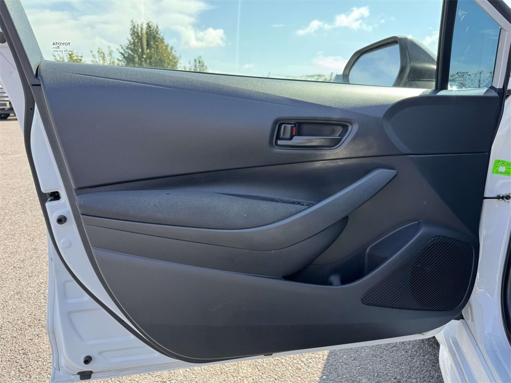 2025 Toyota Corolla LE photo 25