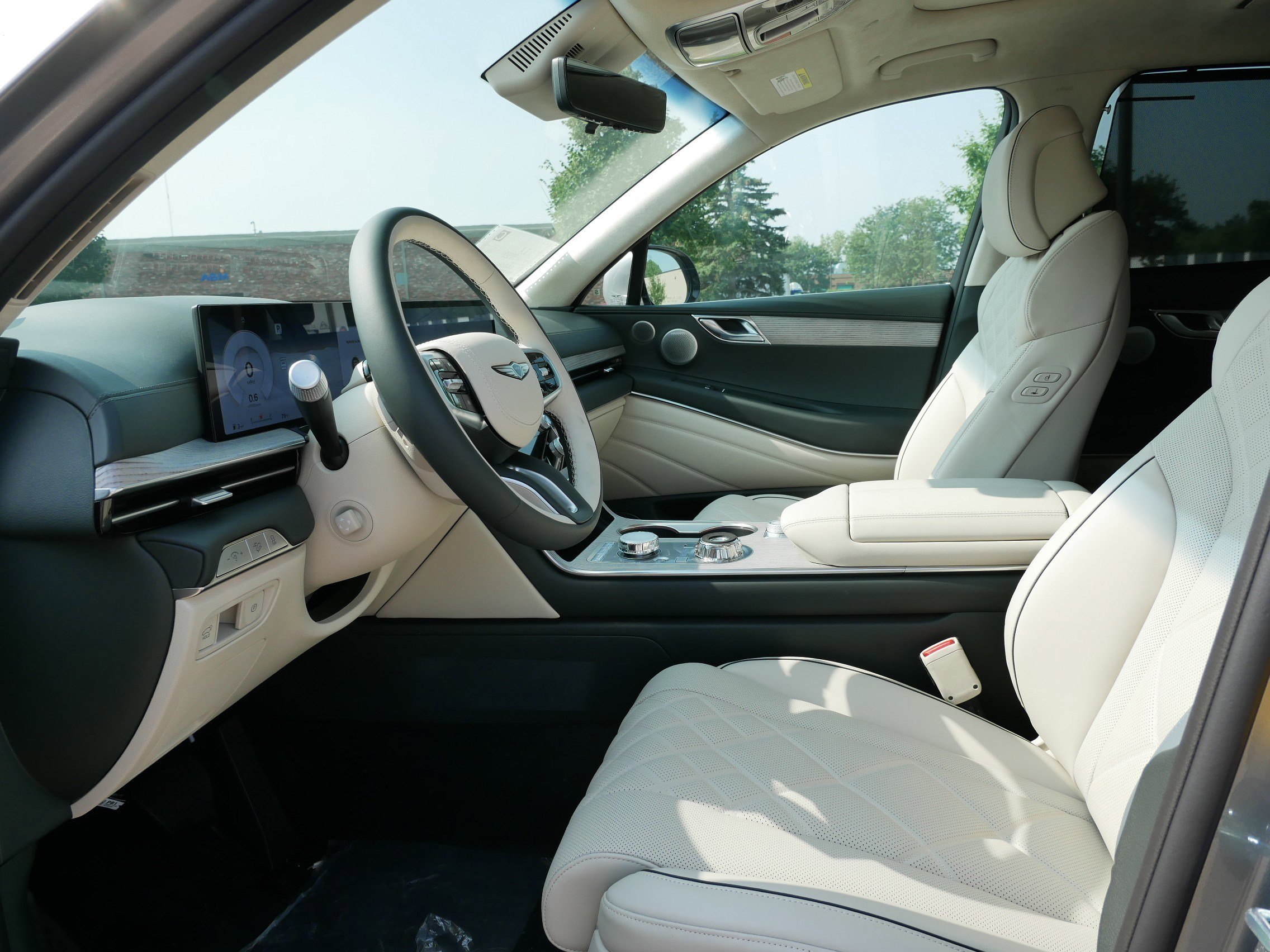 2025 Genesis GV80 Prestige AWD photo 4