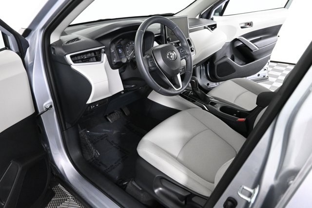 2024 Toyota Corolla Cross LE photo 11